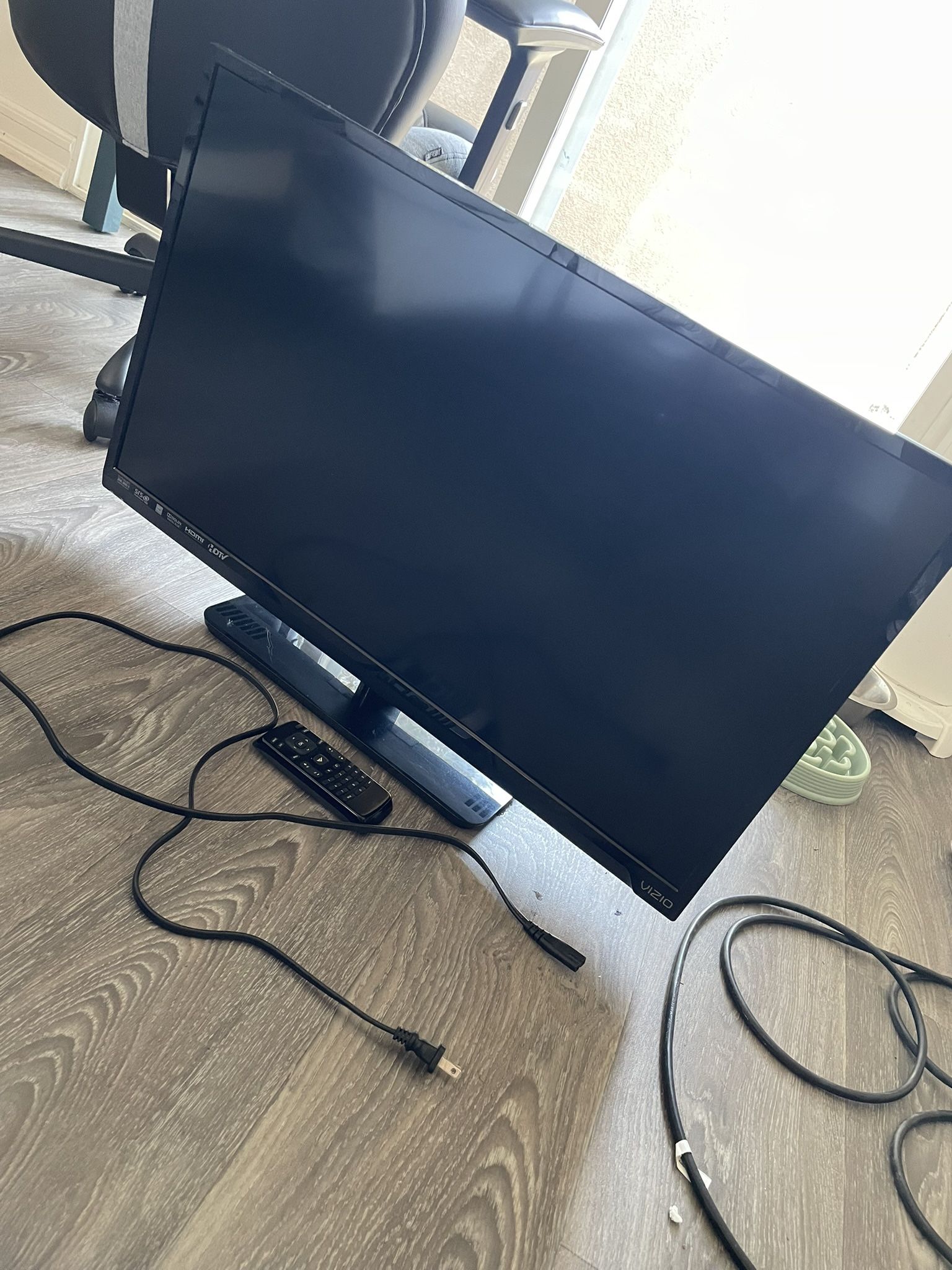 32 Inch Tv *not A Smart Tv*