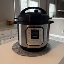 Instant Pot Duo 7-in-1 Electric Pressure Cooker, Slow Cooker, Rice Cooker, Stea