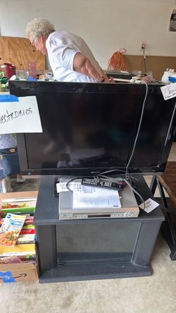 TV/DVD Player/TV stand bundle