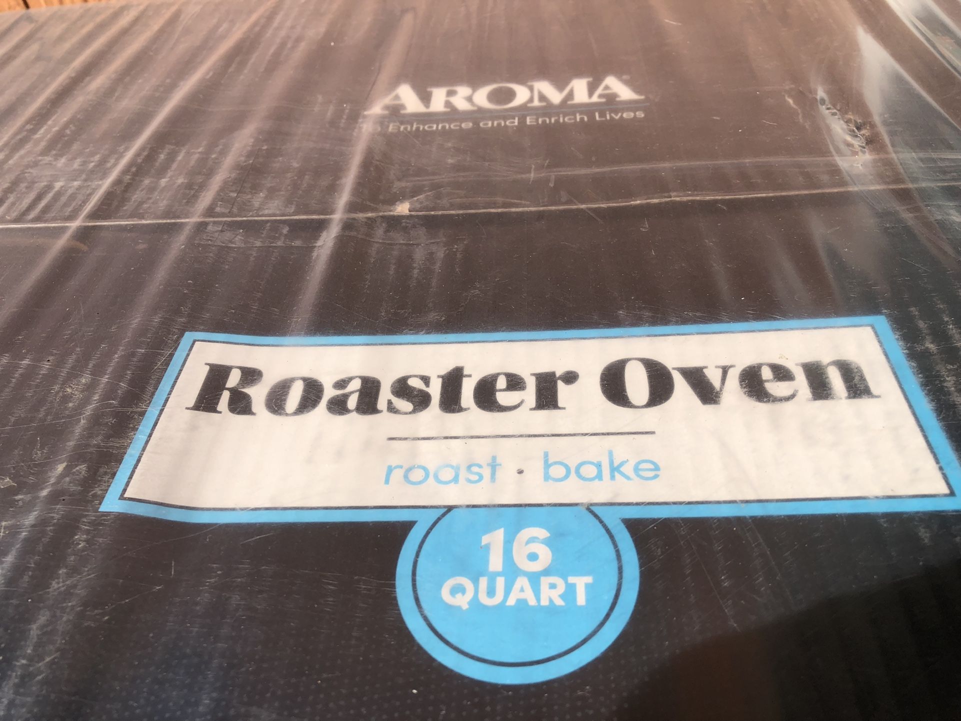 Brand New Aroma Roaster Oven 16qts