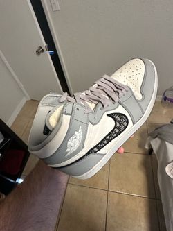 Jordan’s for sale and more hit me up! Can get them mailed throughout the country ✅💯