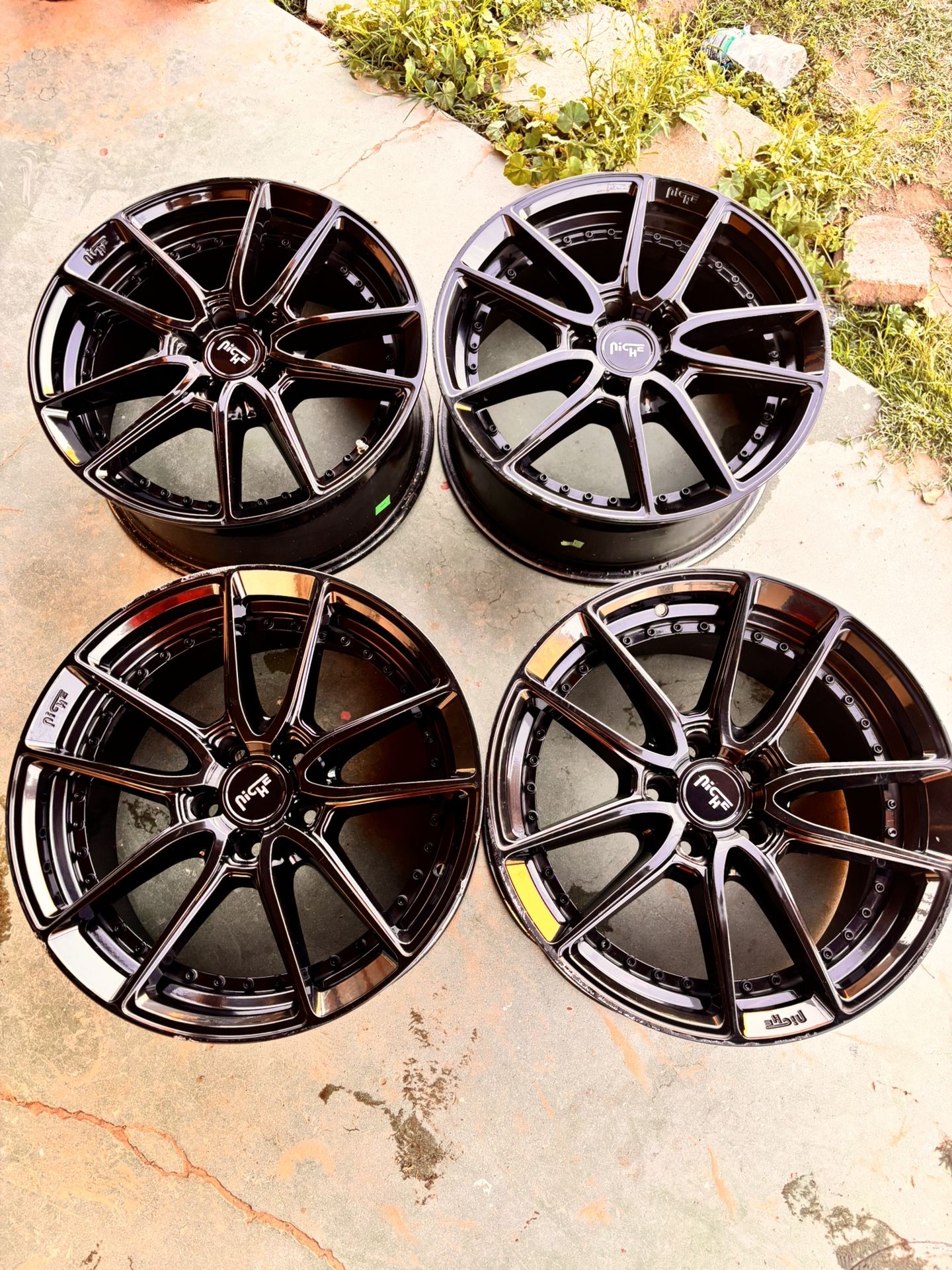 18 INCH STAGGERED NICHE WHEELS