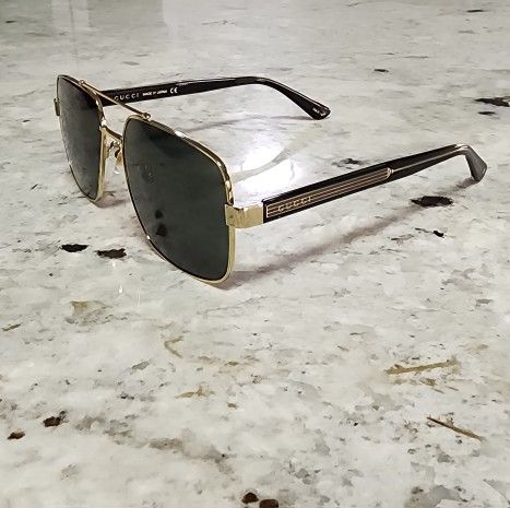 Gucci GG0529s Men's Sunglasses Aviator Square Gold Black Frame Gradient Lens