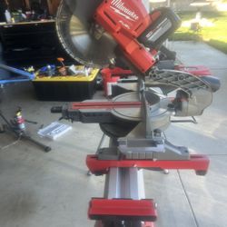 10 Inch Miter Saw With Stand 12 Amp Battery Only Used Once