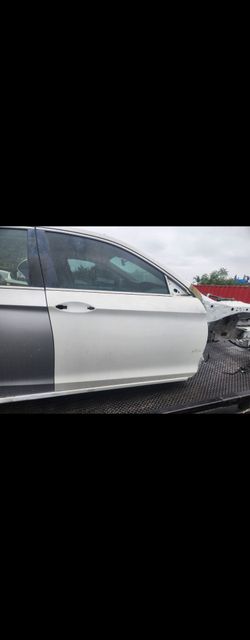 2013-2017 HONDA ACCORD PASSENGER SIDE DOOR FOR SALE!
White!
