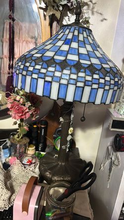 Tiffany-Style Stained Glass Table Lamp