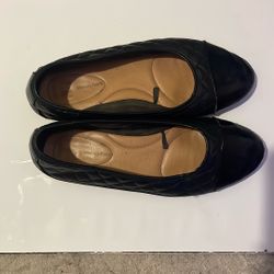 Worn Women’s Black Flats