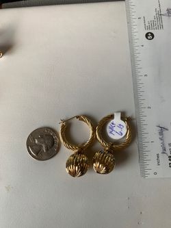 Good earnings 14kt. Hoop dangling