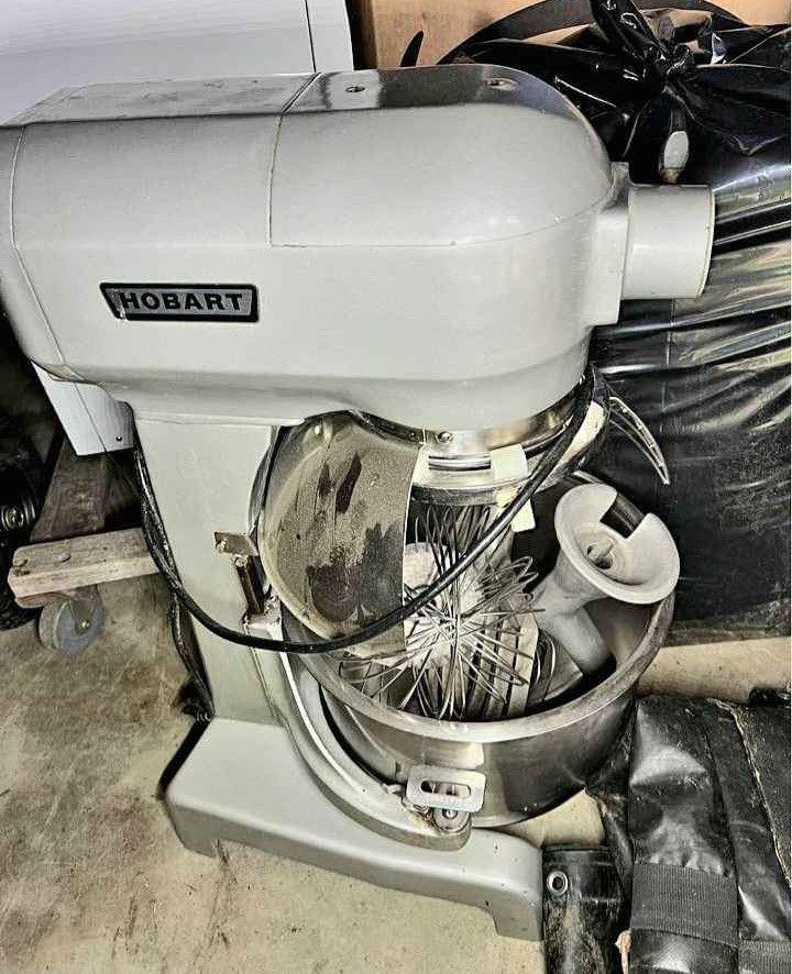 Hobart Commercial Mixer 20QT w/ Guard & 3 Attachments