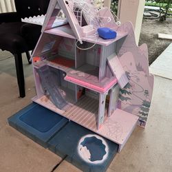 LOL Dolls Surprise Winter Chalet