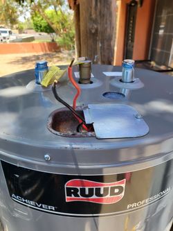 Electric Water Heater 50 gal in good condition and Warranty Works Great 19th Ave And Baseline
