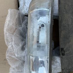 2002 Chevrolet Suburban Headlights 