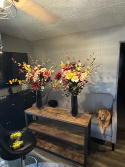 Set of two (2) Artificial flowers with a nice vase / Voss Retail$150