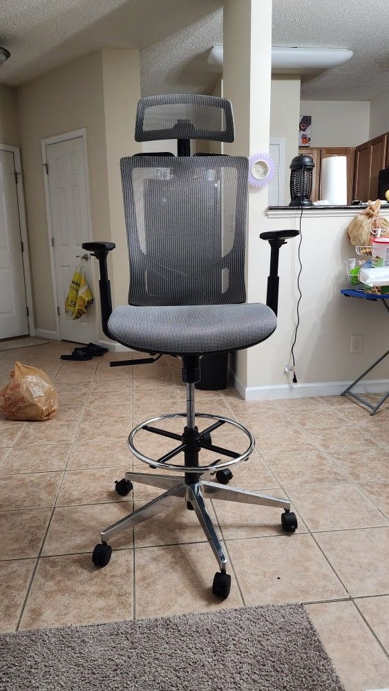 High Office/draft Chair With Coat Hangers And Foot Rest