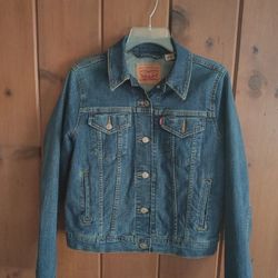 Authentic Levi's Jean Jacket Women's Size M. - Excellent Condition 