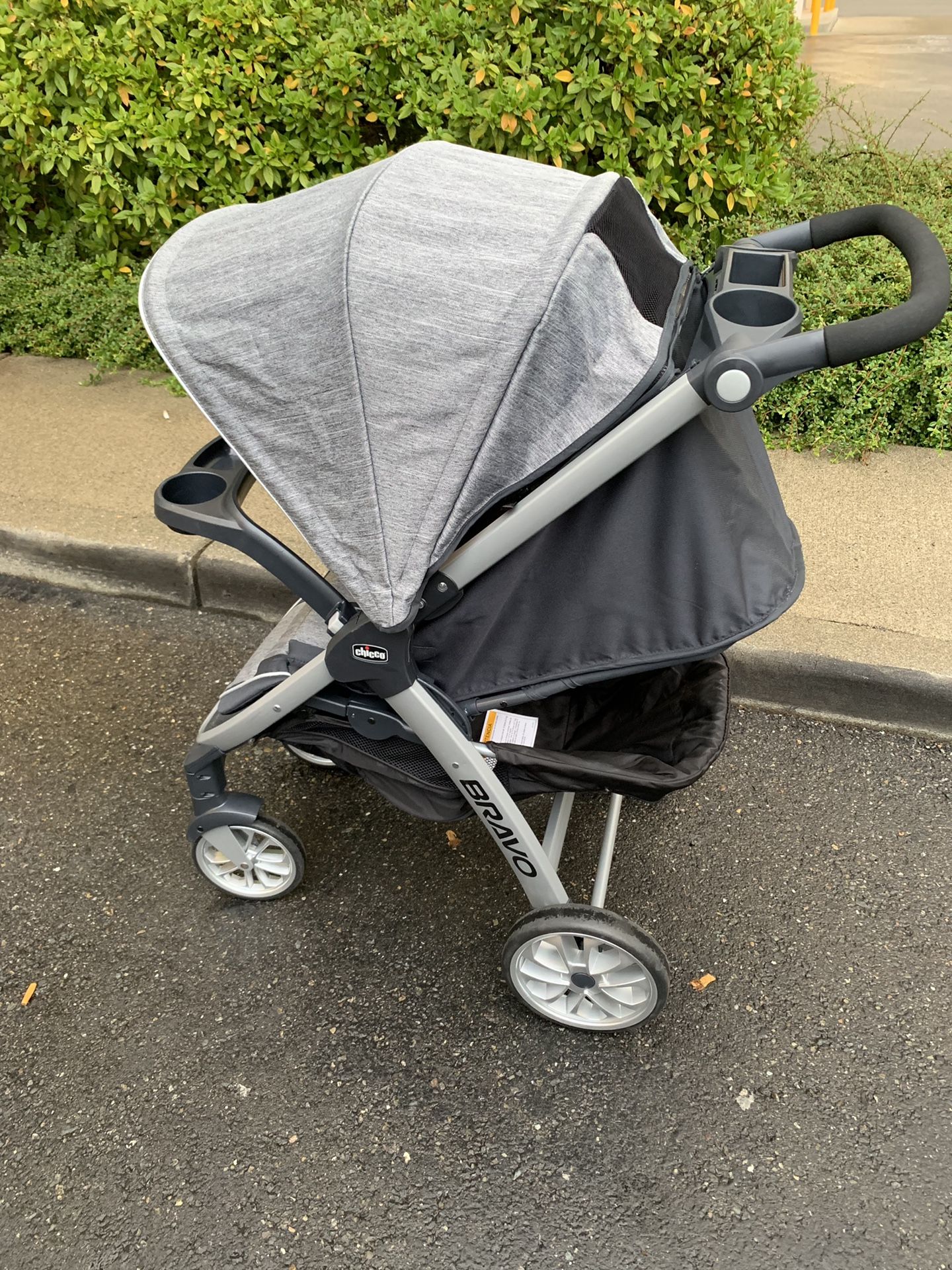 Chicco Bravo Stroller/NEW!!