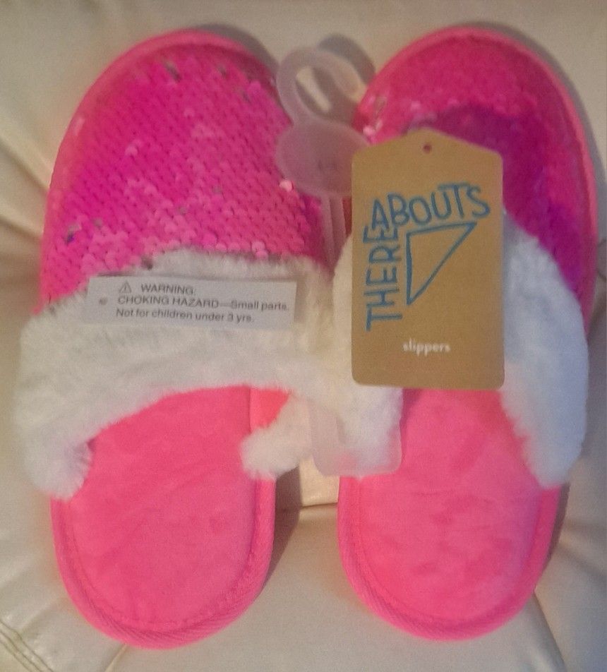Slippers under 3 deals