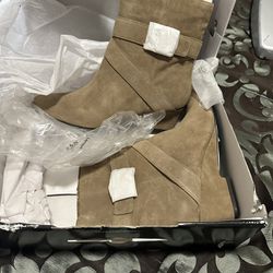 Tan Size 9 And Blue Size 9 Dress Boots 
