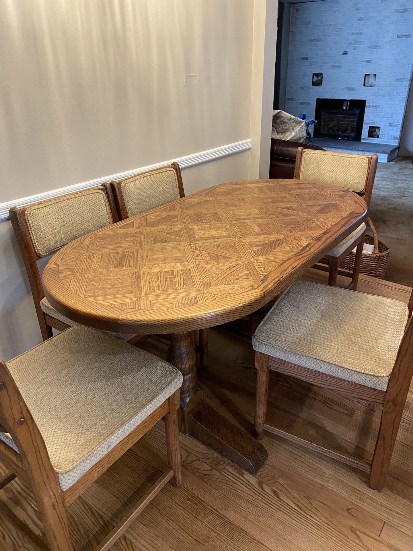 Solid Oak Dinette Table And Chairs