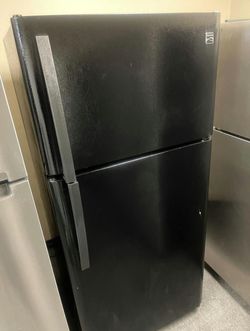Kenmore Top Mount Refrigerator - Black, Well-Maintained, Adjustable Shelves