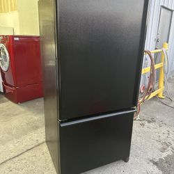 BOTTOM FREEZER REFRIGERATOR COUNTER DEPTH BLACK CAN DELIVER 