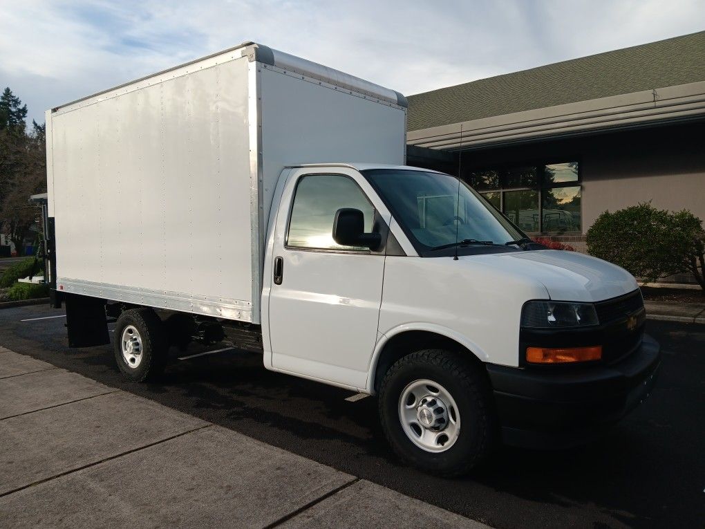 2019 Chevy 3500 Cutaway Box Truck What Time You Going To Start On It