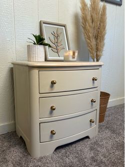 Beautifully Refinished 3-Drawer Solid Wood Small Dresser / Nursery Chest / night stand