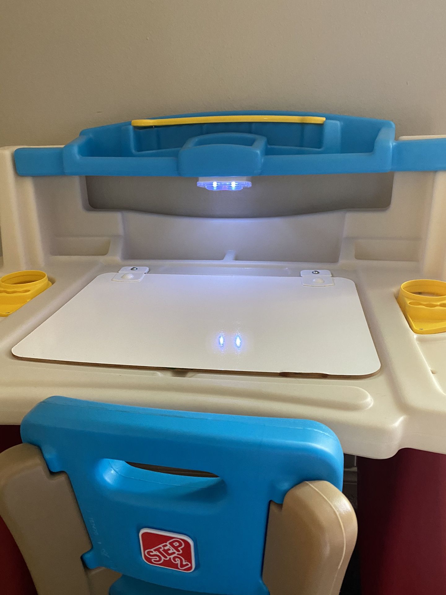 Step 2 Deluxe Kid’s Desk