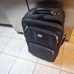 Pathfinder  Suitcase 25x 14like new condition 14