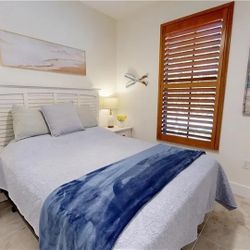 Coastal Queen Bed Set and Matress