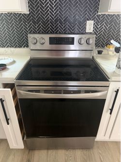 Electric stove works good