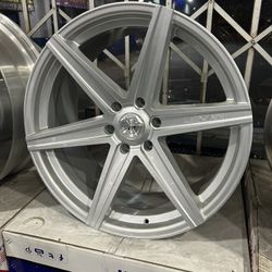 22x10. LEXANI SAVAGE 6.   6x139.  SILVER 
