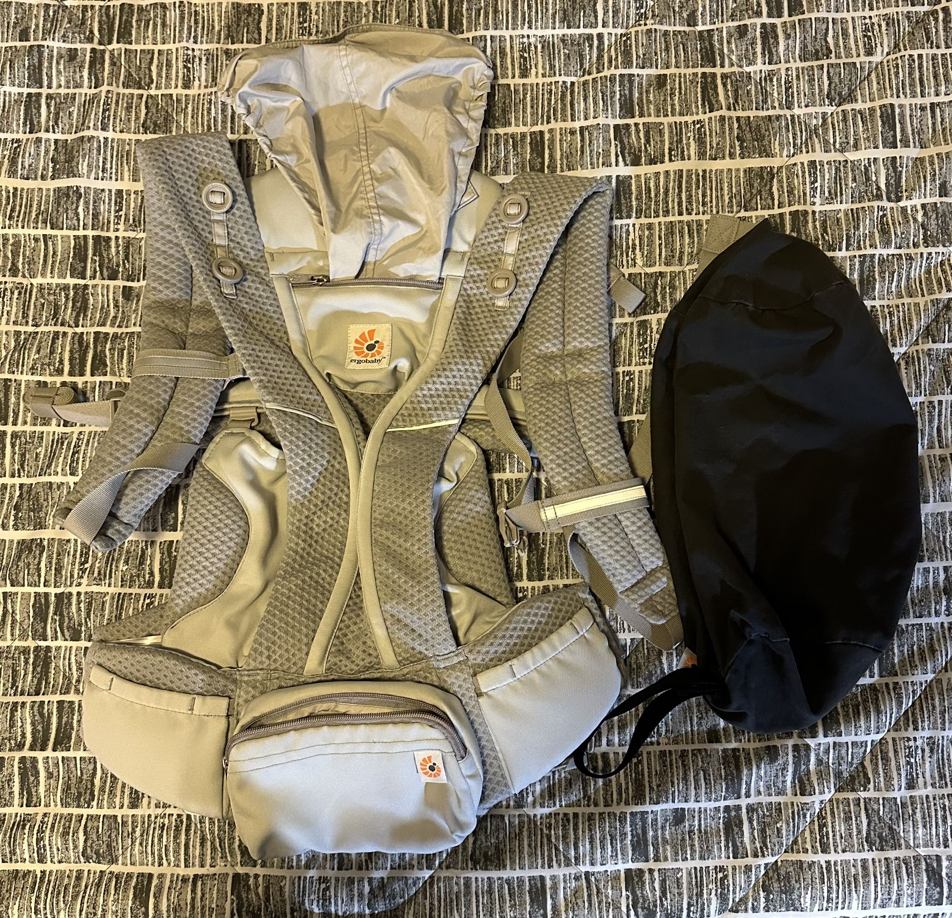 Ergobaby Omni 360 & Infantino 4in1 Baby Carrier