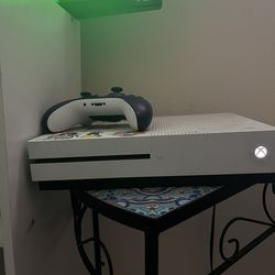 Xbox One with Controller