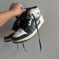 Jordan 1 Mid
