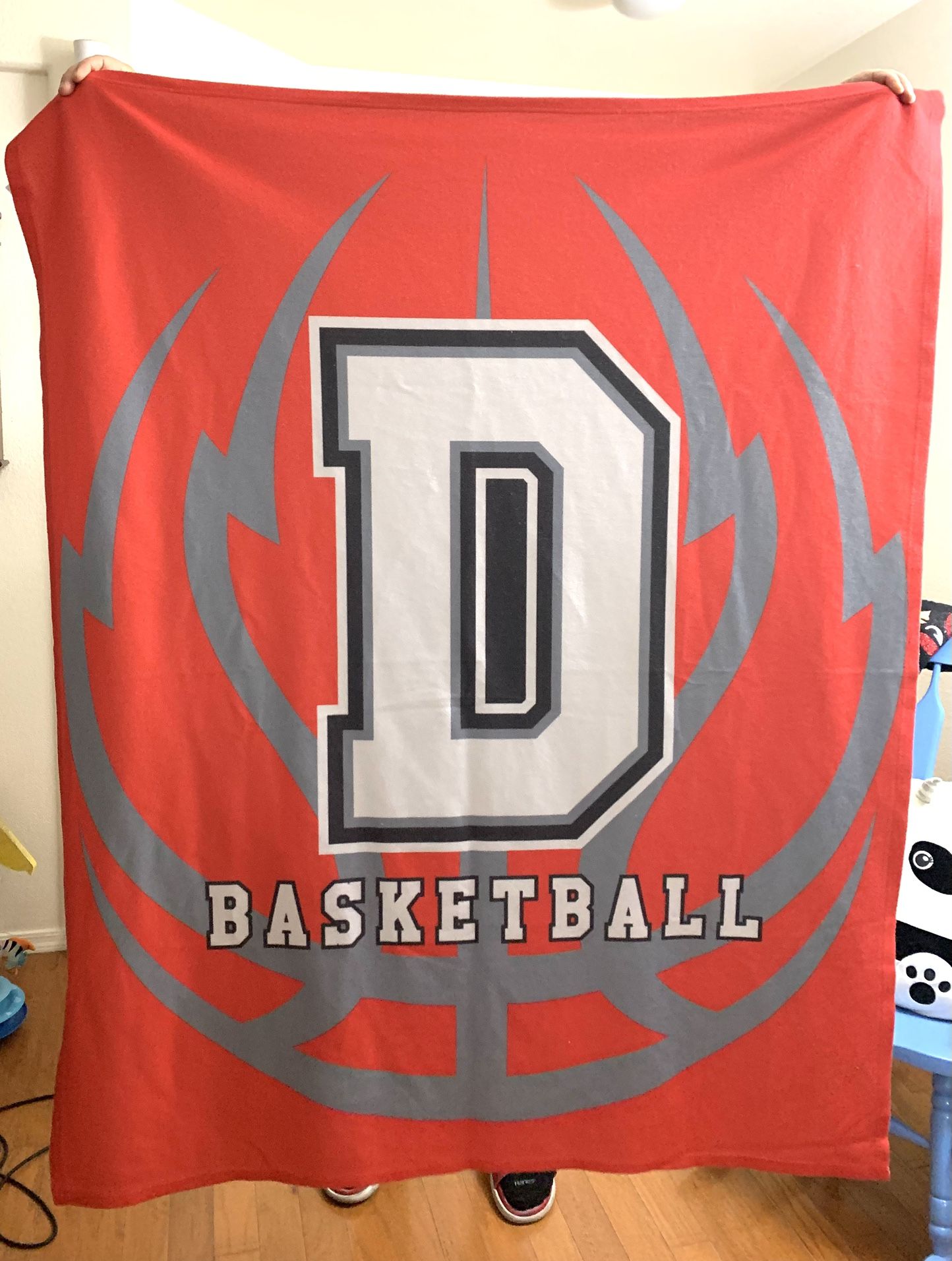 DYSART HIGHSCHOOL DEMONS BASKETBALL BLANKET / NEW 