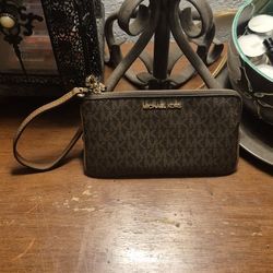 Michael Kors Travel Wallet 