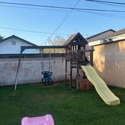 Backyard Play set / Slide N Swing