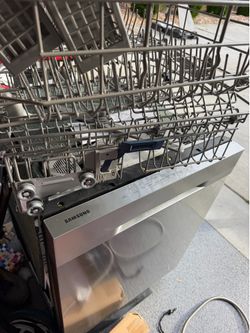 Samsung 24-in Top Control Built-in Dishwasher ( Fingerprint Resistant Stainless Steel ) With Third top row