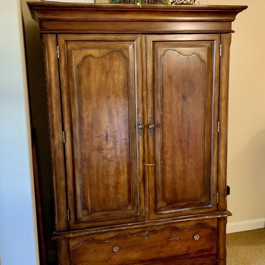 Beautiful Ethan Allen Armoire /French Legacy 😊