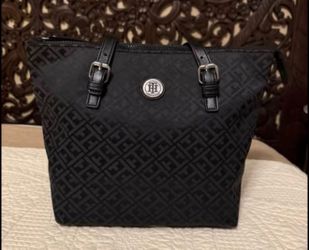 Tommy Hilfiger Monogram Purse