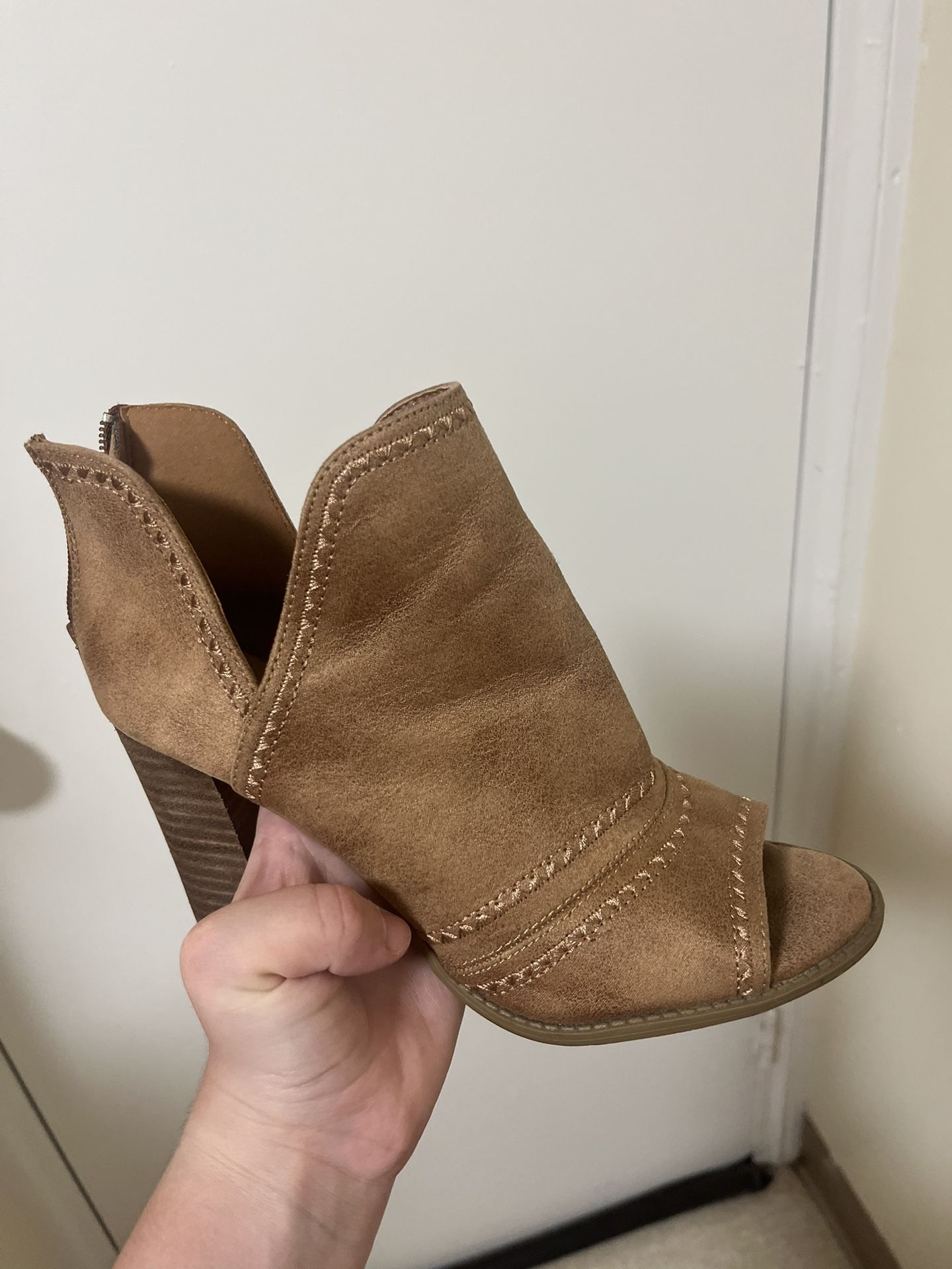 Size 7 Women Open Toe Boots