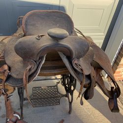 Western Saddles (2)
