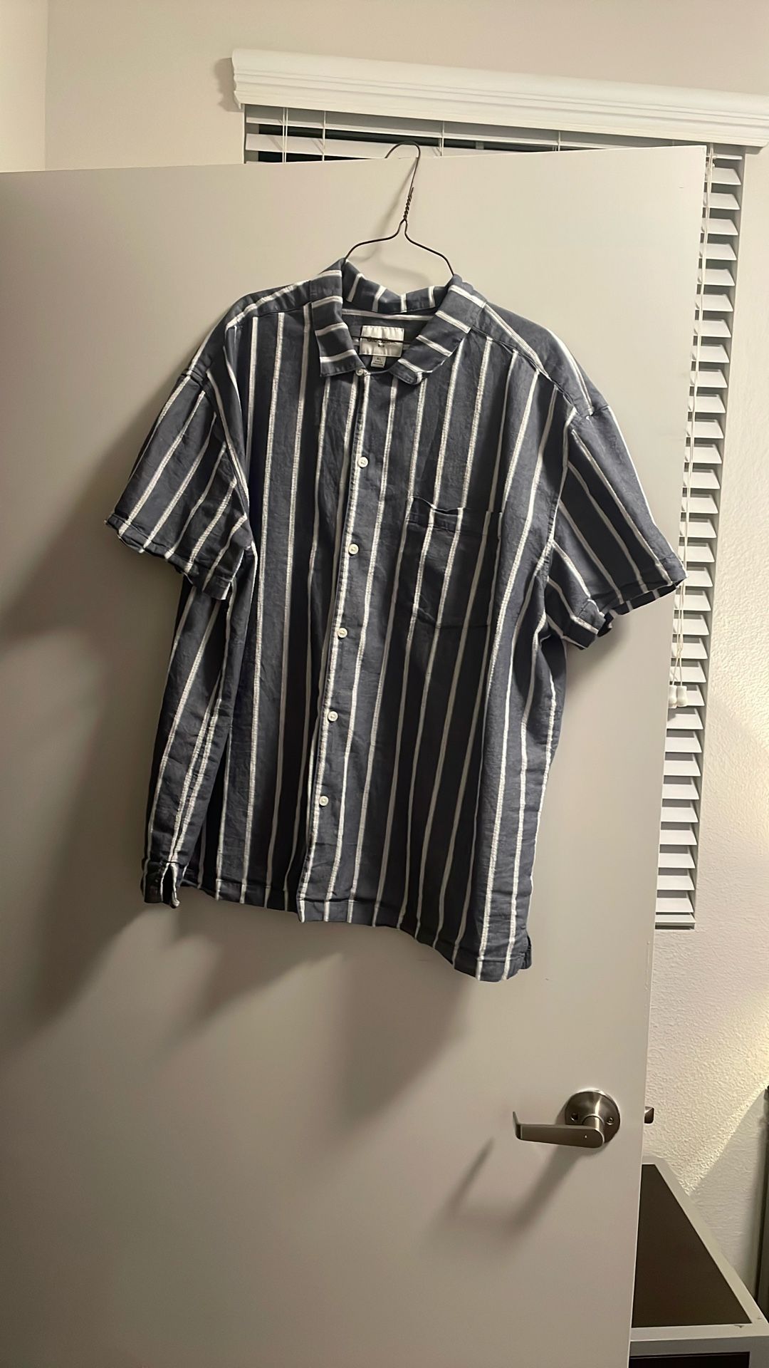 XL Button Up SHIRT
