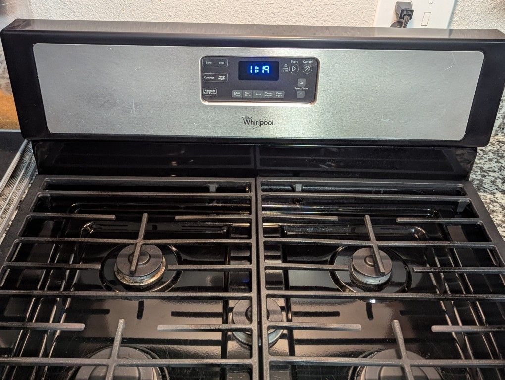 Whirlpool 30-in 5 burners 5.1-cu ft Freestanding Natural Gas Range ( Stainless Steel )