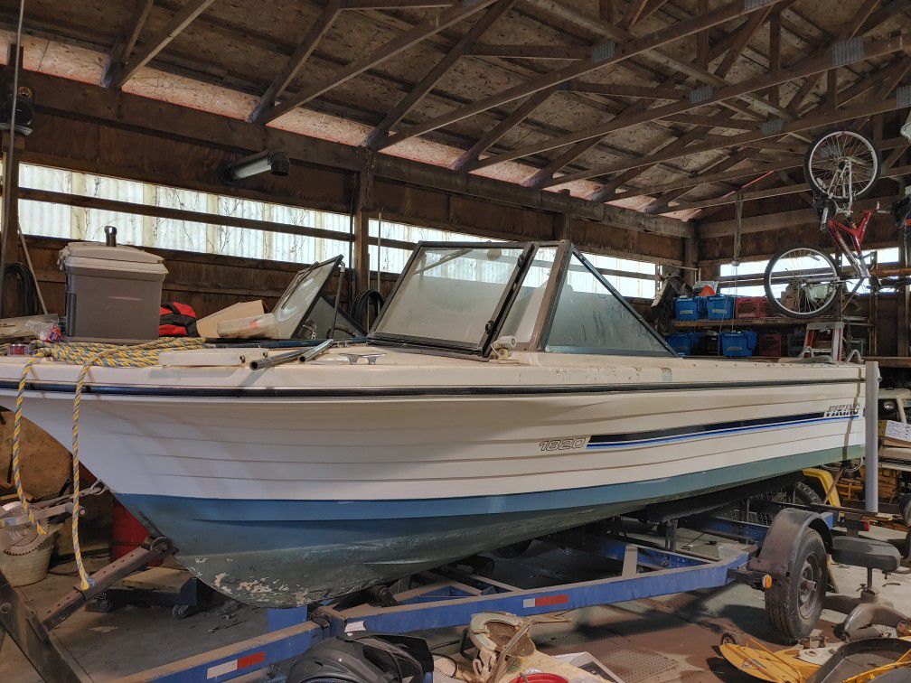 1982 18' Viking boat with 2000 mercy. 90 up outboard