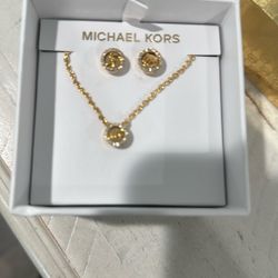 MK NECKLACE AND EARING NEW IN BIX 