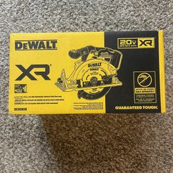 Dewalt sircular saw.