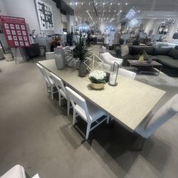 Dining Table & 8 Chairs 