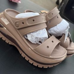 Woman’s Crocs Mega Crush Sandal Woman Size 9 